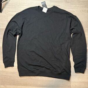 Black crewneck sweatshirt boxy fit